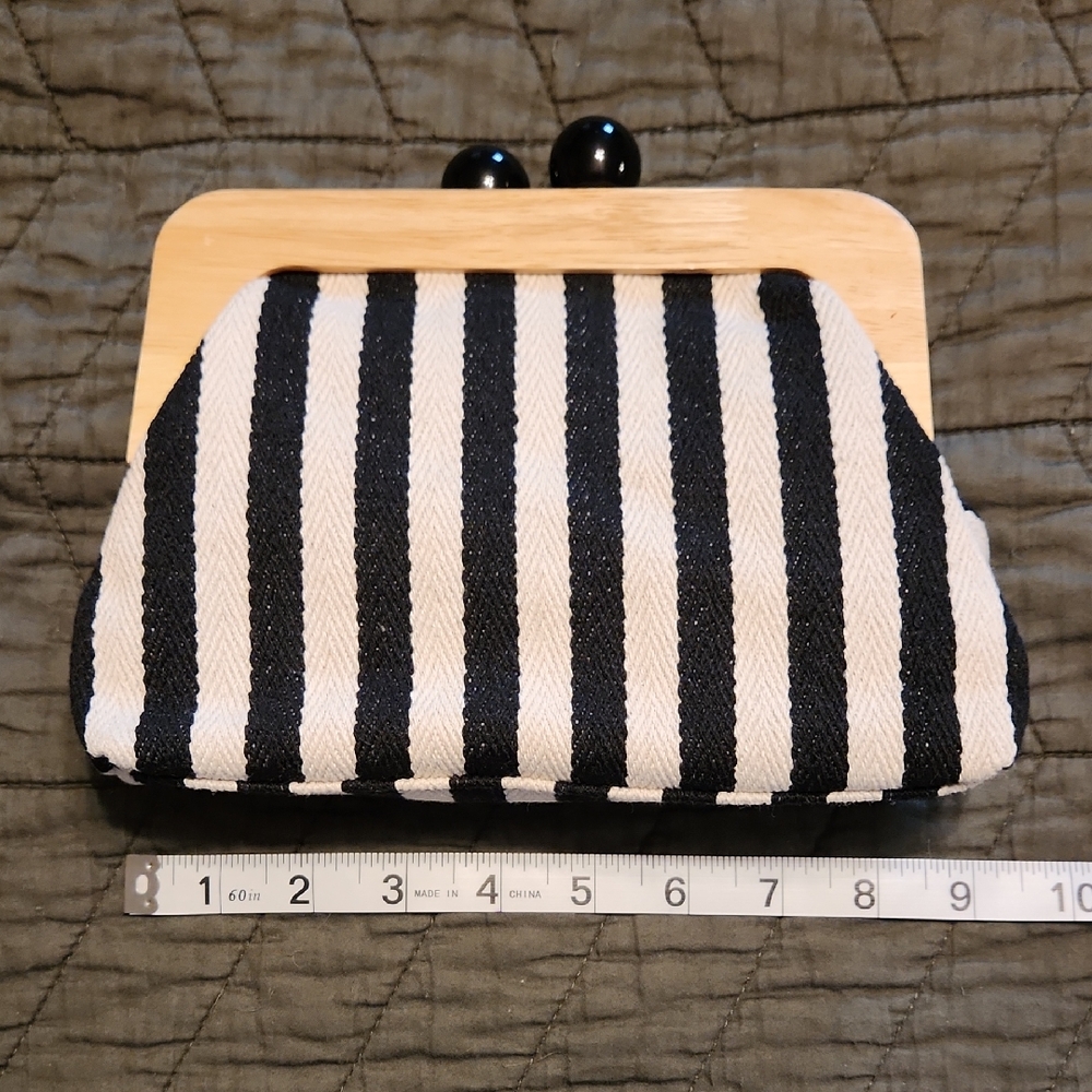 Kiss Lock Bag